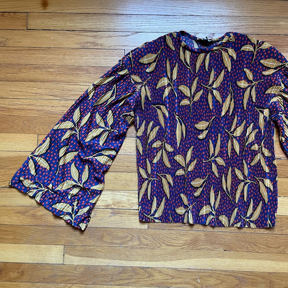 NWOT Zara colorful pleated trumpet sleeve top